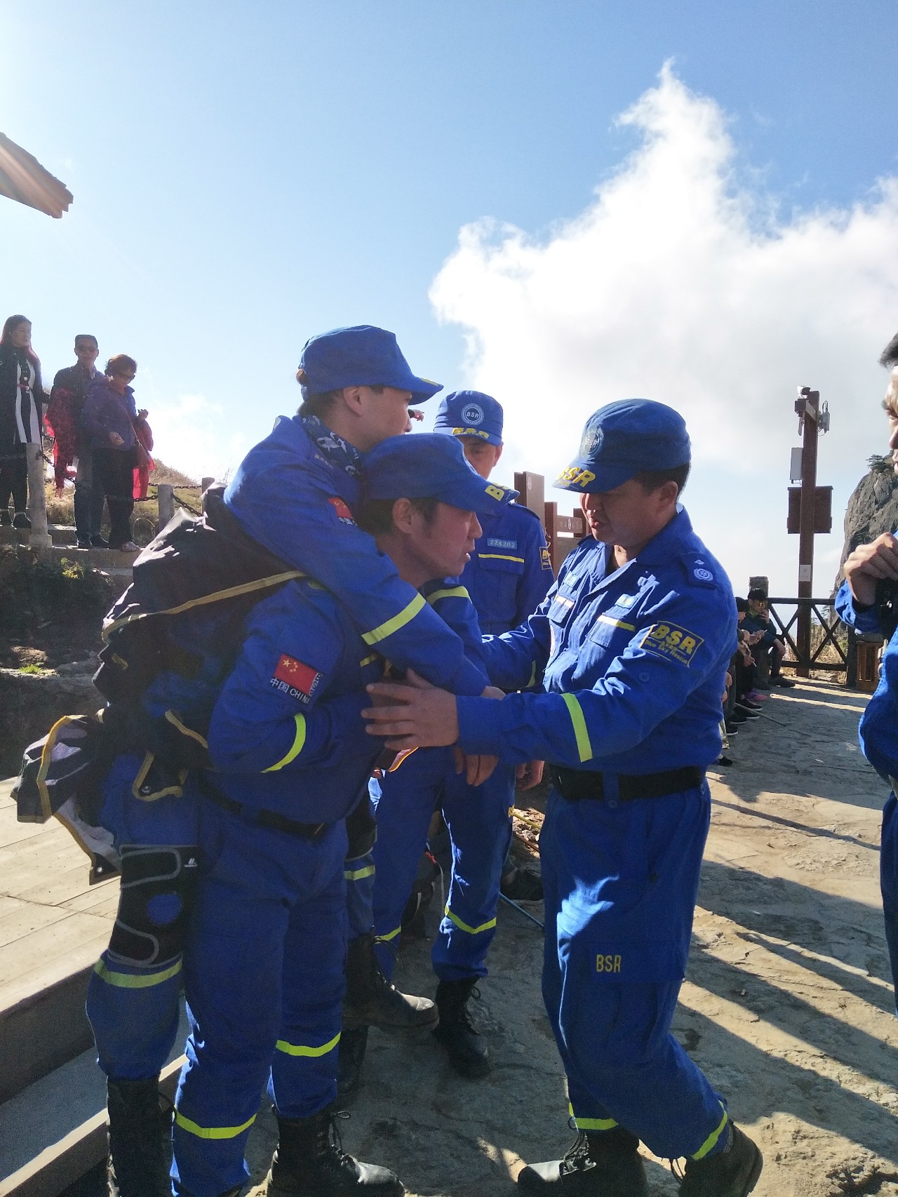 天山暴熊队对阵岭北雪豹队,拳击季后赛守住胜果,细节决定成败——重拾自信的夜晚的简单介绍-开云在线